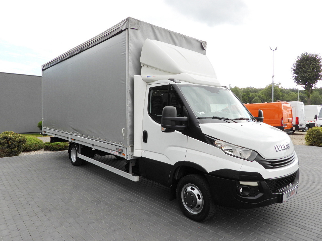 IVECO DAILY 50C15 TARPAULIN 12 PALLETS CRUISE CONTROL TWIN WHEELS AIR CONDITIONING 150HP - כלי רכב מסחרי עם וילונות צד: תמונה 4 IVECO DAILY 50C15 TARPAULIN 12 PALLETS CRUISE CONTROL TWIN WHEELS AIR CONDITIONING 150HP - כלי רכב מסחרי עם וילונות צד: תמונה 4
