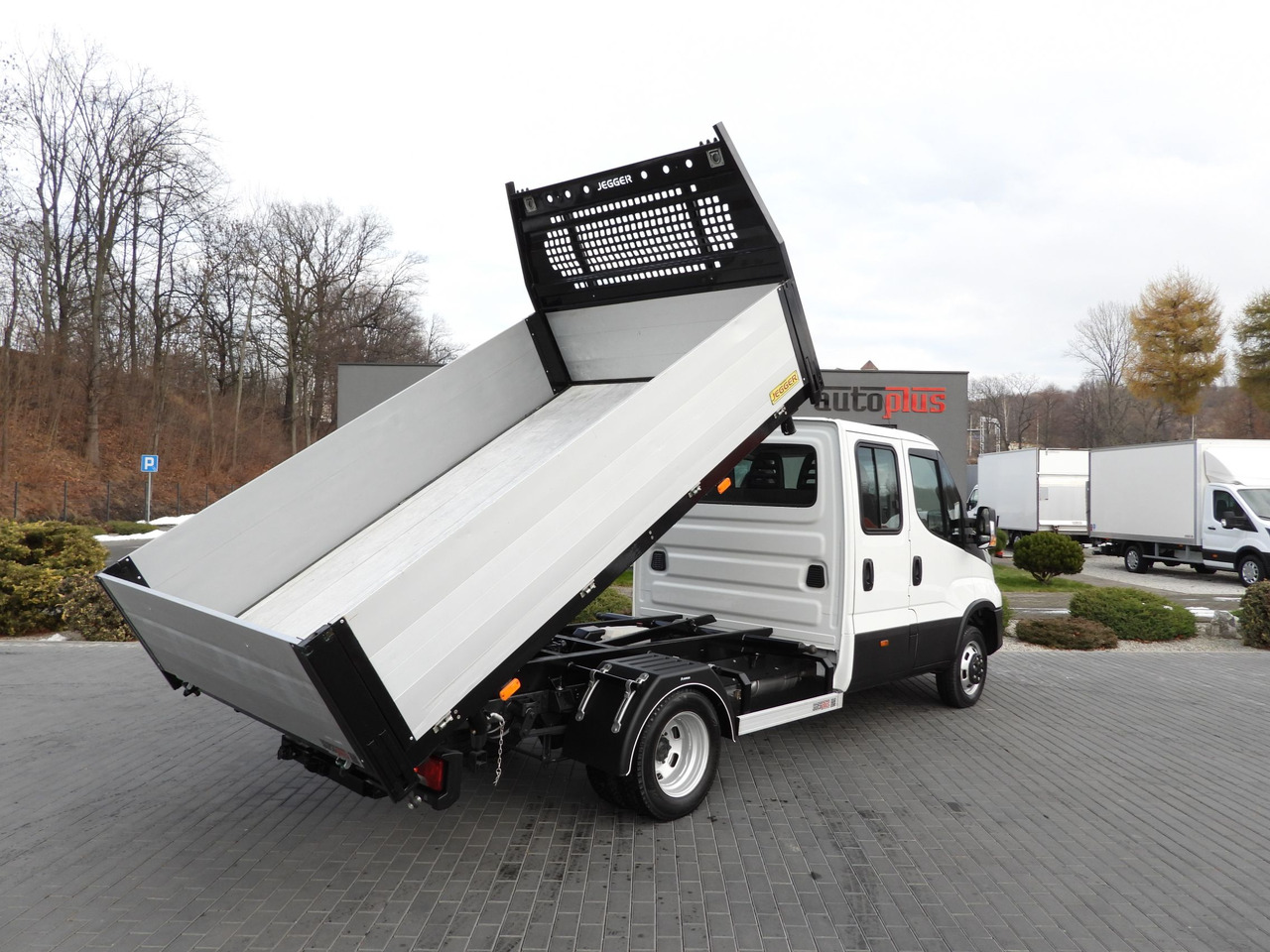 IVECO DAILY 50C16 THREE-WAY TIPPER DOUBLE CABIN DOKA 6 SEATS CRUISE CONTROL PNEUMATICS TWIN WHEELS AIR CONDITIONING 160HP - כלי רכב מסחרי מזהיר: תמונה 3 IVECO DAILY 50C16 THREE-WAY TIPPER DOUBLE CABIN DOKA 6 SEATS CRUISE CONTROL PNEUMATICS TWIN WHEELS AIR CONDITIONING 160HP - כלי רכב מסחרי מזהיר: תמונה 3