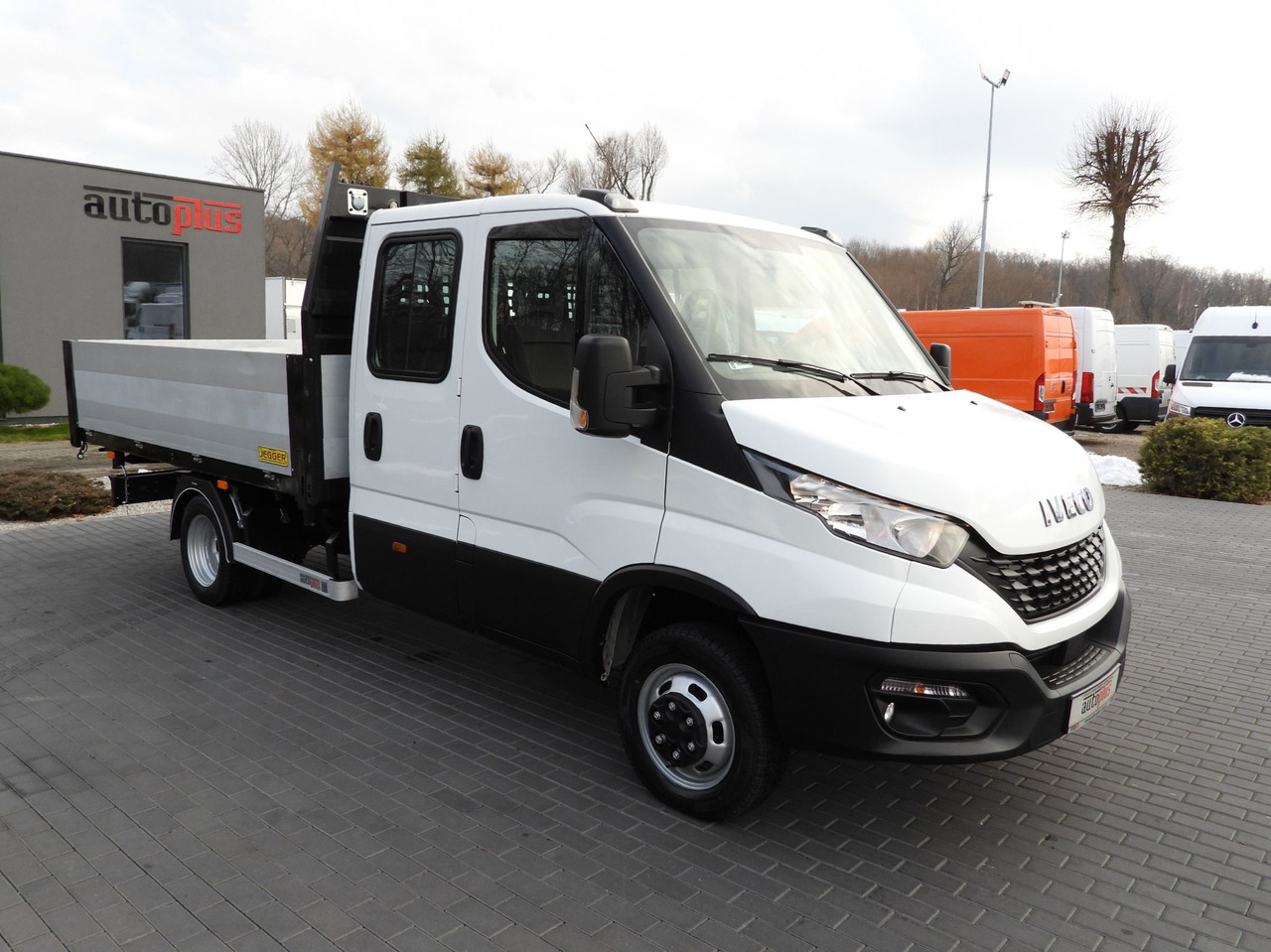 IVECO DAILY 50C16 THREE-WAY TIPPER DOUBLE CABIN DOKA 6 SEATS CRUISE CONTROL PNEUMATICS TWIN WHEELS AIR CONDITIONING 160HP - כלי רכב מסחרי מזהיר: תמונה 4 IVECO DAILY 50C16 THREE-WAY TIPPER DOUBLE CABIN DOKA 6 SEATS CRUISE CONTROL PNEUMATICS TWIN WHEELS AIR CONDITIONING 160HP - כלי רכב מסחרי מזהיר: תמונה 4