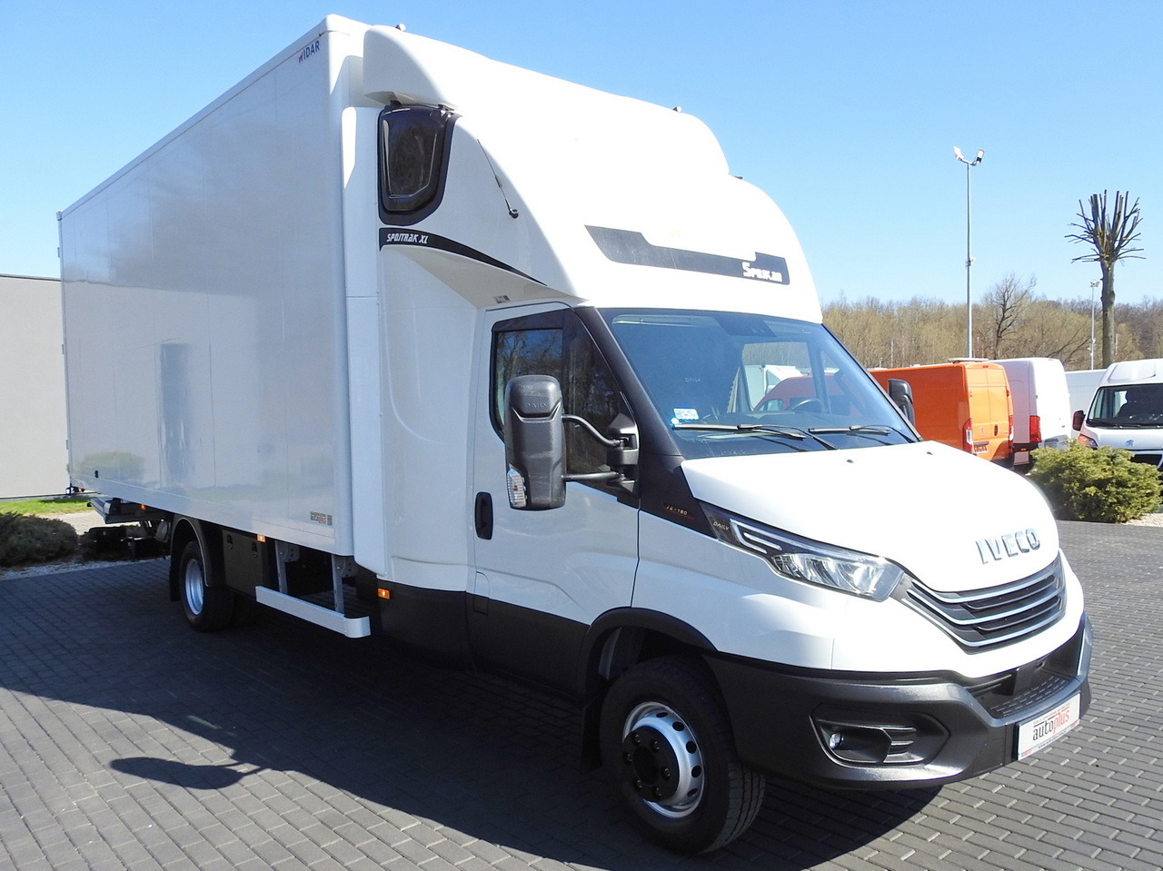 IVECO DAILY 70C18 BOX LIFT 14 PALLETS WEBASTO CRUISE CONTROL NAVIGATION LED LIGHTS TWIN WHEELS AIR CONDITIONING 180HP - כלי רכב מסחרי עם תיבה: תמונה 4 IVECO DAILY 70C18 BOX LIFT 14 PALLETS WEBASTO CRUISE CONTROL NAVIGATION LED LIGHTS TWIN WHEELS AIR CONDITIONING 180HP - כלי רכב מסחרי עם תיבה: תמונה 4