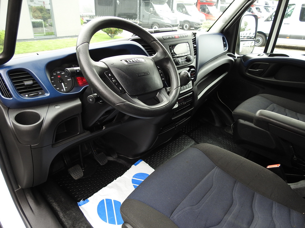 IVECO DAILY 70C18 TARPAULIN LIFT 12 PALLETS WEBASTO CRUISE CONTROL TWIN WHEELS AIR CONDITIONING 180HP - כלי רכב מסחרי עם וילונות צד: תמונה 2 IVECO DAILY 70C18 TARPAULIN LIFT 12 PALLETS WEBASTO CRUISE CONTROL TWIN WHEELS AIR CONDITIONING 180HP - כלי רכב מסחרי עם וילונות צד: תמונה 2