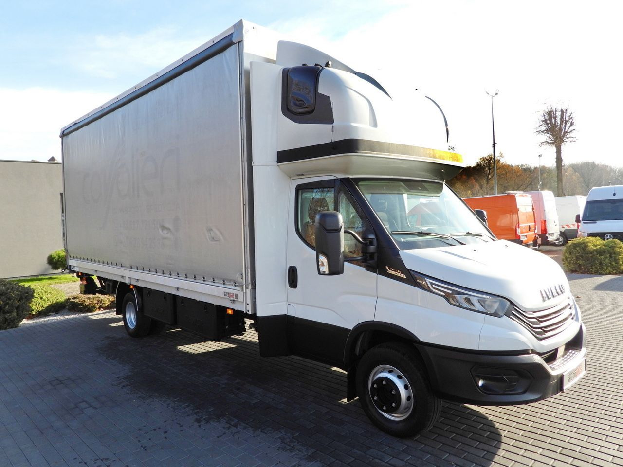 IVECO DAILY 70C18 TARPAULIN LIFT 16 PALLETS WEBASTO CRUISE CONTROL NAVIGATION LED LIGHTS PNEUMATICS AUTOMATIC TRANSMISSION HI-MATIC TWIN WHEELS AIR CONDITIONING 180HP - משאית וילונות צד: תמונה 4 IVECO DAILY 70C18 TARPAULIN LIFT 16 PALLETS WEBASTO CRUISE CONTROL NAVIGATION LED LIGHTS PNEUMATICS AUTOMATIC TRANSMISSION HI-MATIC TWIN WHEELS AIR CONDITIONING 180HP - משאית וילונות צד: תמונה 4