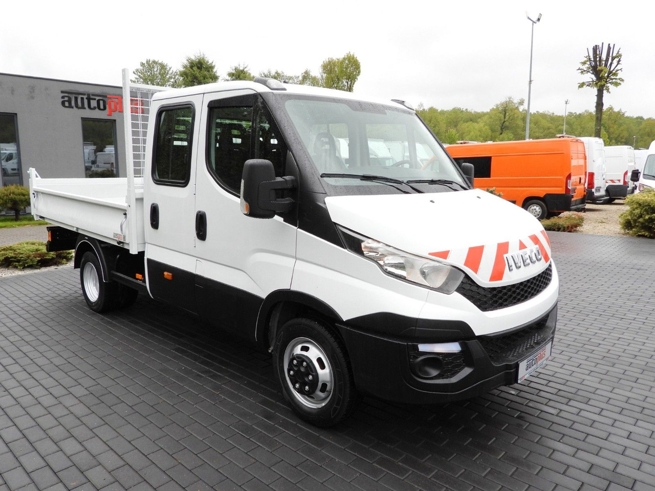 Iveco DAILY 35C13 KIPPER DOPPELKABINE DOKA 7 SITZE A/C - כלי רכב מסחרי מזהיר, כלי רכב מסחרי קומבי: תמונה 4 Iveco DAILY 35C13 KIPPER DOPPELKABINE DOKA 7 SITZE A/C - כלי רכב מסחרי מזהיר, כלי רכב מסחרי קומבי: תמונה 4