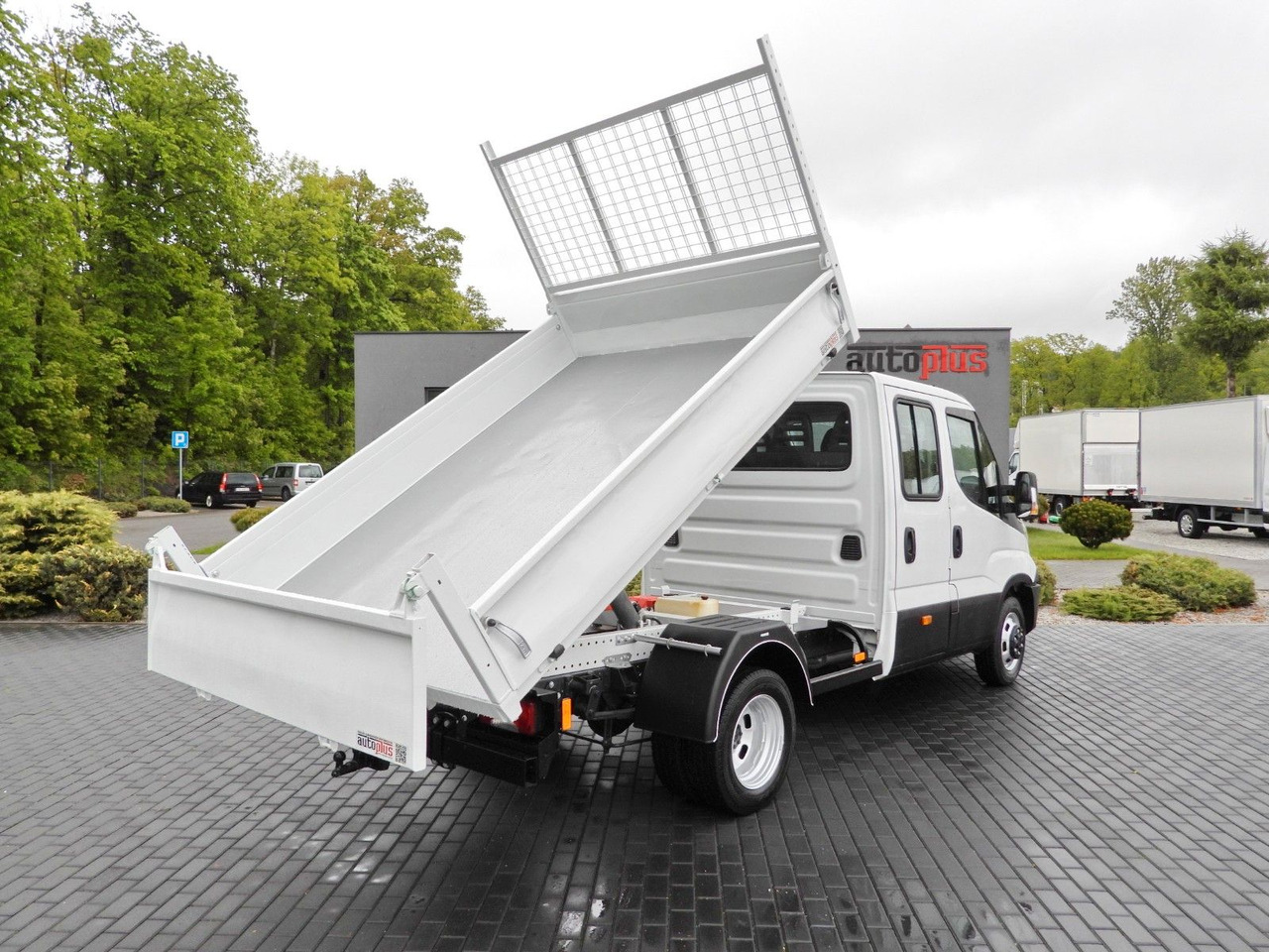 Iveco DAILY 35C13 KIPPER DOPPELKABINE DOKA 7 SITZE A/C - כלי רכב מסחרי מזהיר, כלי רכב מסחרי קומבי: תמונה 3 Iveco DAILY 35C13 KIPPER DOPPELKABINE DOKA 7 SITZE A/C - כלי רכב מסחרי מזהיר, כלי רכב מסחרי קומבי: תמונה 3