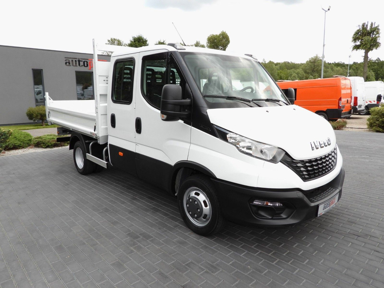 Iveco DAILY 35C14 KIPPER DOPPELKABINE DOKA 6 SITZE A/C - כלי רכב מסחרי מזהיר, כלי רכב מסחרי קומבי: תמונה 4 Iveco DAILY 35C14 KIPPER DOPPELKABINE DOKA 6 SITZE A/C - כלי רכב מסחרי מזהיר, כלי רכב מסחרי קומבי: תמונה 4