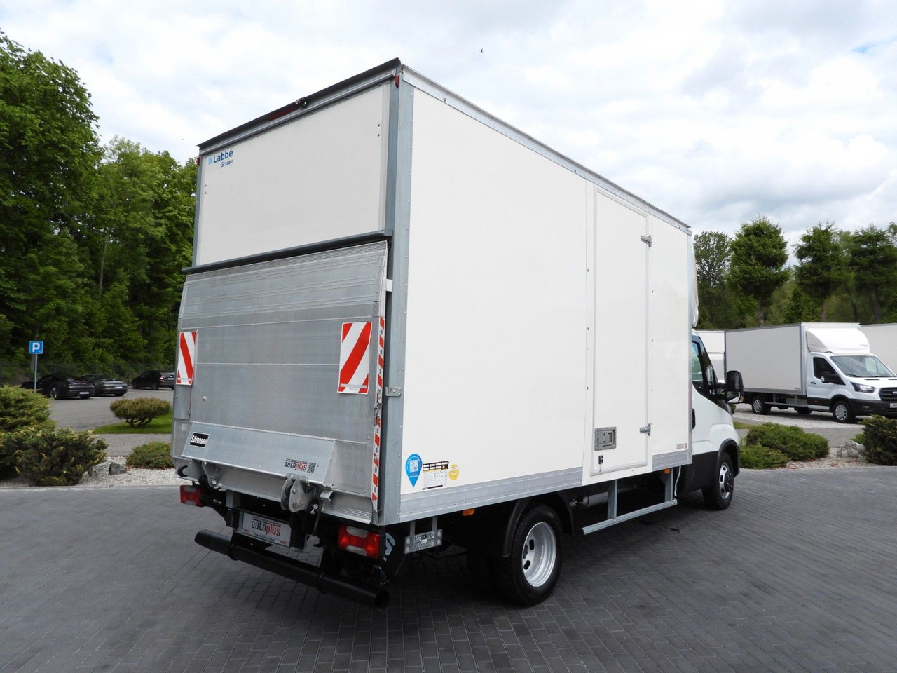 Iveco DAILY 35C16 KOFFER AUFZUG 8 PALETTEN TEMPOMAT Iveco DAILY 35C16 KOFFER AUFZUG 8 PALETTEN TEMPOMAT - כלי רכב מסחרי עם תיבה: תמונה 3 Iveco DAILY 35C16 KOFFER AUFZUG 8 PALETTEN TEMPOMAT Iveco DAILY 35C16 KOFFER AUFZUG 8 PALETTEN TEMPOMAT - כלי רכב מסחרי עם תיבה: תמונה 3