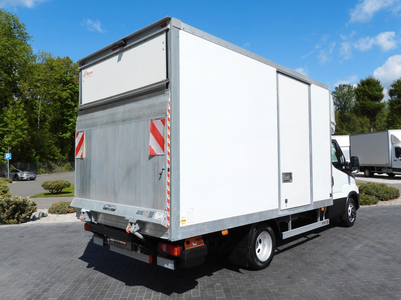 Iveco DAILY 35C16 KOFFER AUFZUG 8 PALETTEN TEMPOMAT - כלי רכב מסחרי עם תיבה: תמונה 3 Iveco DAILY 35C16 KOFFER AUFZUG 8 PALETTEN TEMPOMAT - כלי רכב מסחרי עם תיבה: תמונה 3