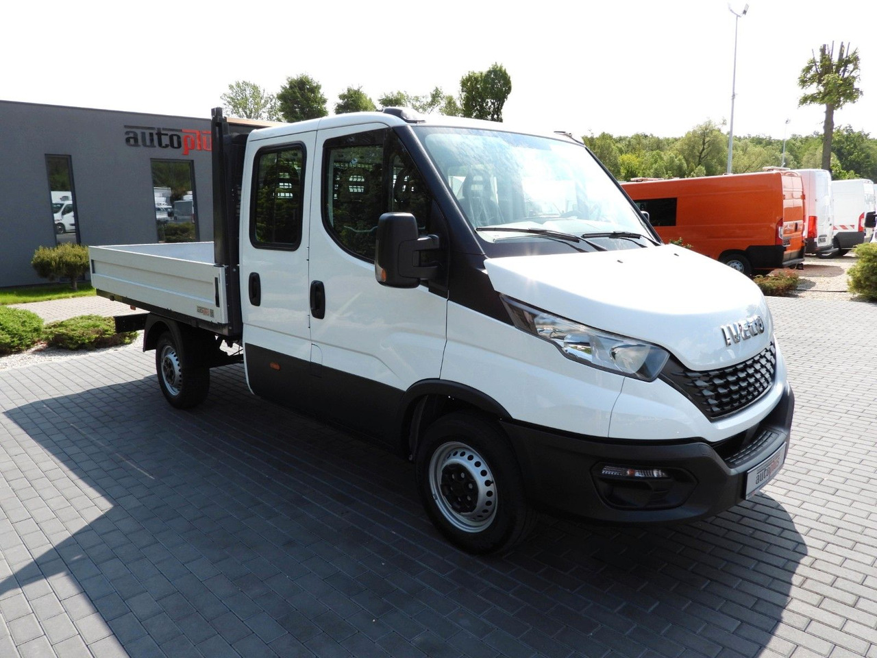Iveco DAILY 35S12 PRITSCHE DOPPELKABINE DOKA 7 SITZE - כלי רכב מסחרי במיטה שטוחה, כלי רכב מסחרי קומבי: תמונה 4 Iveco DAILY 35S12 PRITSCHE DOPPELKABINE DOKA 7 SITZE - כלי רכב מסחרי במיטה שטוחה, כלי רכב מסחרי קומבי: תמונה 4