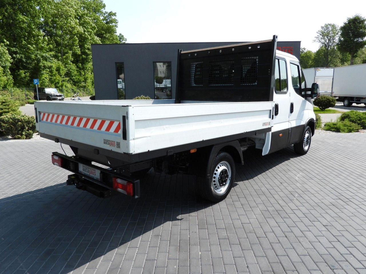 Iveco DAILY 35S12 PRITSCHE DOPPELKABINE DOKA 7 SITZE - כלי רכב מסחרי במיטה שטוחה, כלי רכב מסחרי קומבי: תמונה 3 Iveco DAILY 35S12 PRITSCHE DOPPELKABINE DOKA 7 SITZE - כלי רכב מסחרי במיטה שטוחה, כלי רכב מסחרי קומבי: תמונה 3