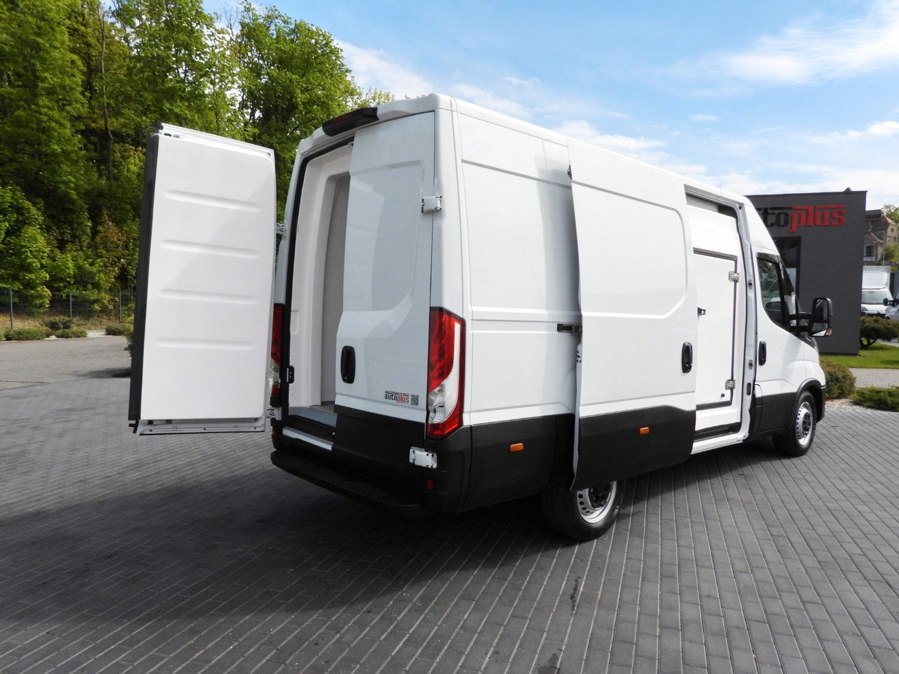 Iveco DAILY 35S14 KÜHLKASTENWAGEN-10*C TEMPOMAT - כלי רכב מסחרי לקירור: תמונה 3 Iveco DAILY 35S14 KÜHLKASTENWAGEN-10*C TEMPOMAT - כלי רכב מסחרי לקירור: תמונה 3