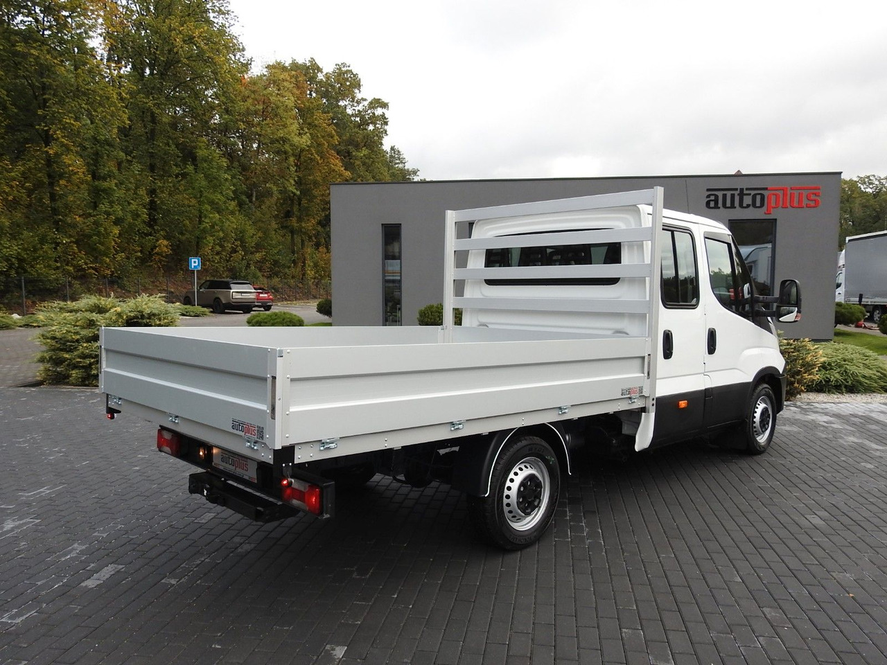 Iveco DAILY 35S15 PRITSCHE DOPPELKABINE DOKA 7 SITZE - כלי רכב מסחרי במיטה שטוחה, כלי רכב מסחרי קומבי: תמונה 3 Iveco DAILY 35S15 PRITSCHE DOPPELKABINE DOKA 7 SITZE - כלי רכב מסחרי במיטה שטוחה, כלי רכב מסחרי קומבי: תמונה 3