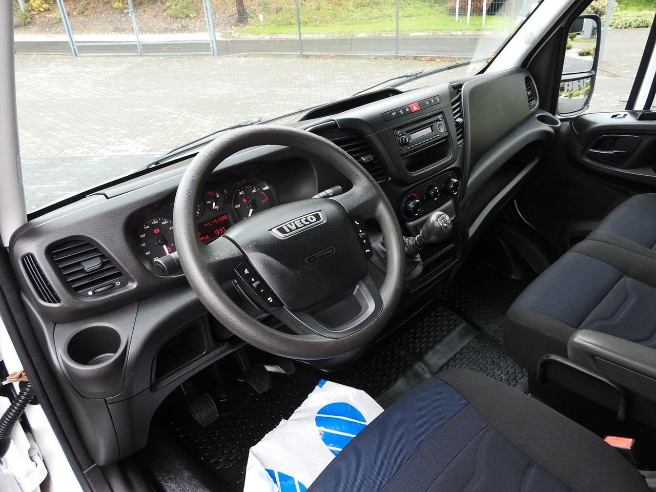 Iveco DAILY 35S15 PRITSCHE DOPPELKABINE DOKA 7 SITZE - כלי רכב מסחרי במיטה שטוחה, כלי רכב מסחרי קומבי: תמונה 2 Iveco DAILY 35S15 PRITSCHE DOPPELKABINE DOKA 7 SITZE - כלי רכב מסחרי במיטה שטוחה, כלי רכב מסחרי קומבי: תמונה 2