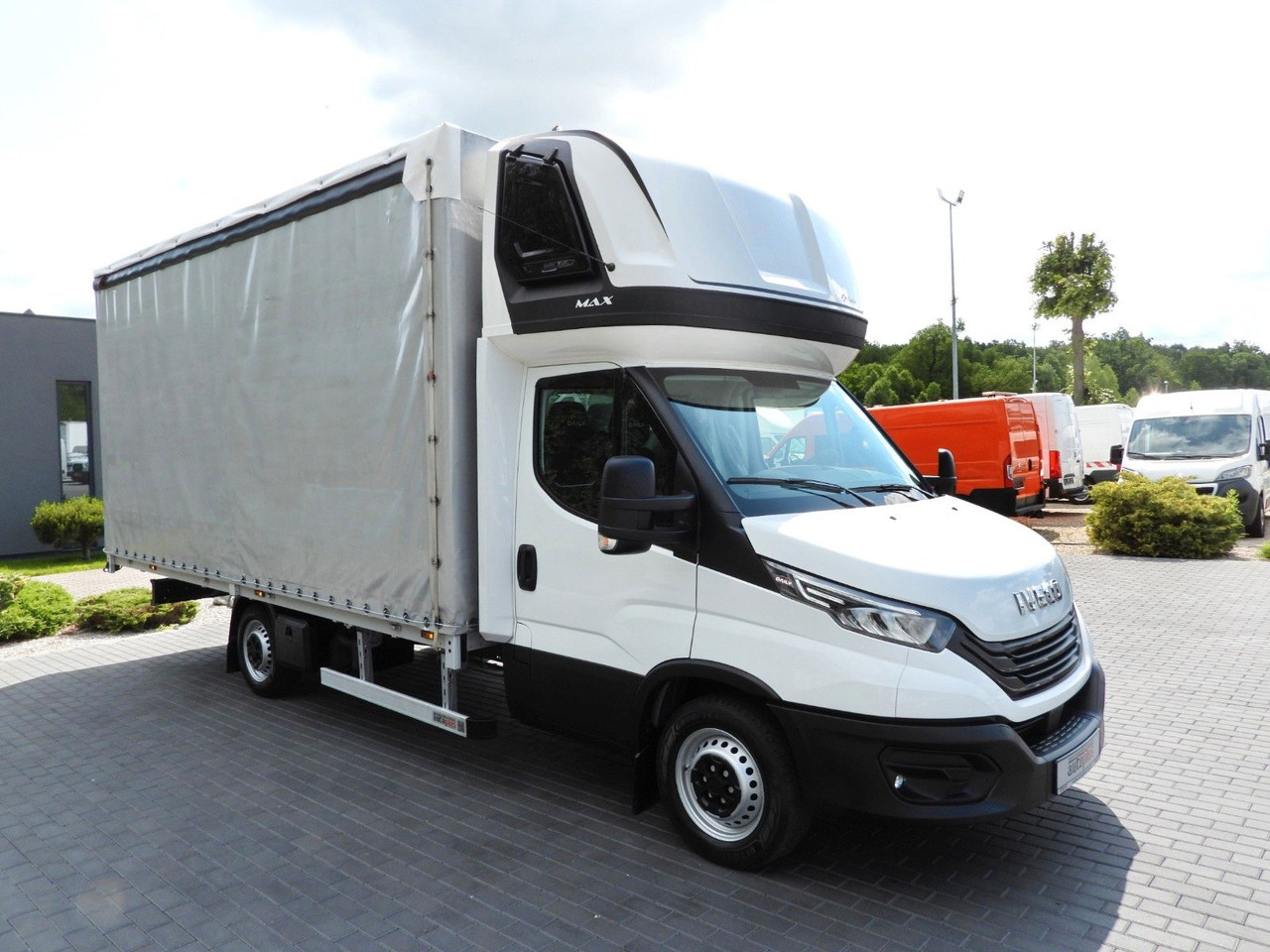 Iveco DAILY 35S18 PRITSCHE PLANE 10 PALETTEN TEMPOMAT - כלי רכב מסחרי עם וילונות צד: תמונה 4 Iveco DAILY 35S18 PRITSCHE PLANE 10 PALETTEN TEMPOMAT - כלי רכב מסחרי עם וילונות צד: תמונה 4