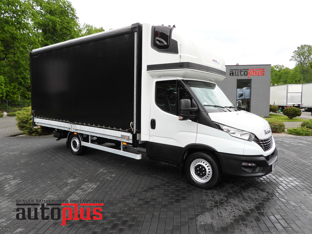 Iveco DAILY 35S18 PRITSCHE PLANE 10 PALETTEN WEBASTO - כלי רכב מסחרי עם וילונות צד: תמונה 1 Iveco DAILY 35S18 PRITSCHE PLANE 10 PALETTEN WEBASTO - כלי רכב מסחרי עם וילונות צד: תמונה 1
