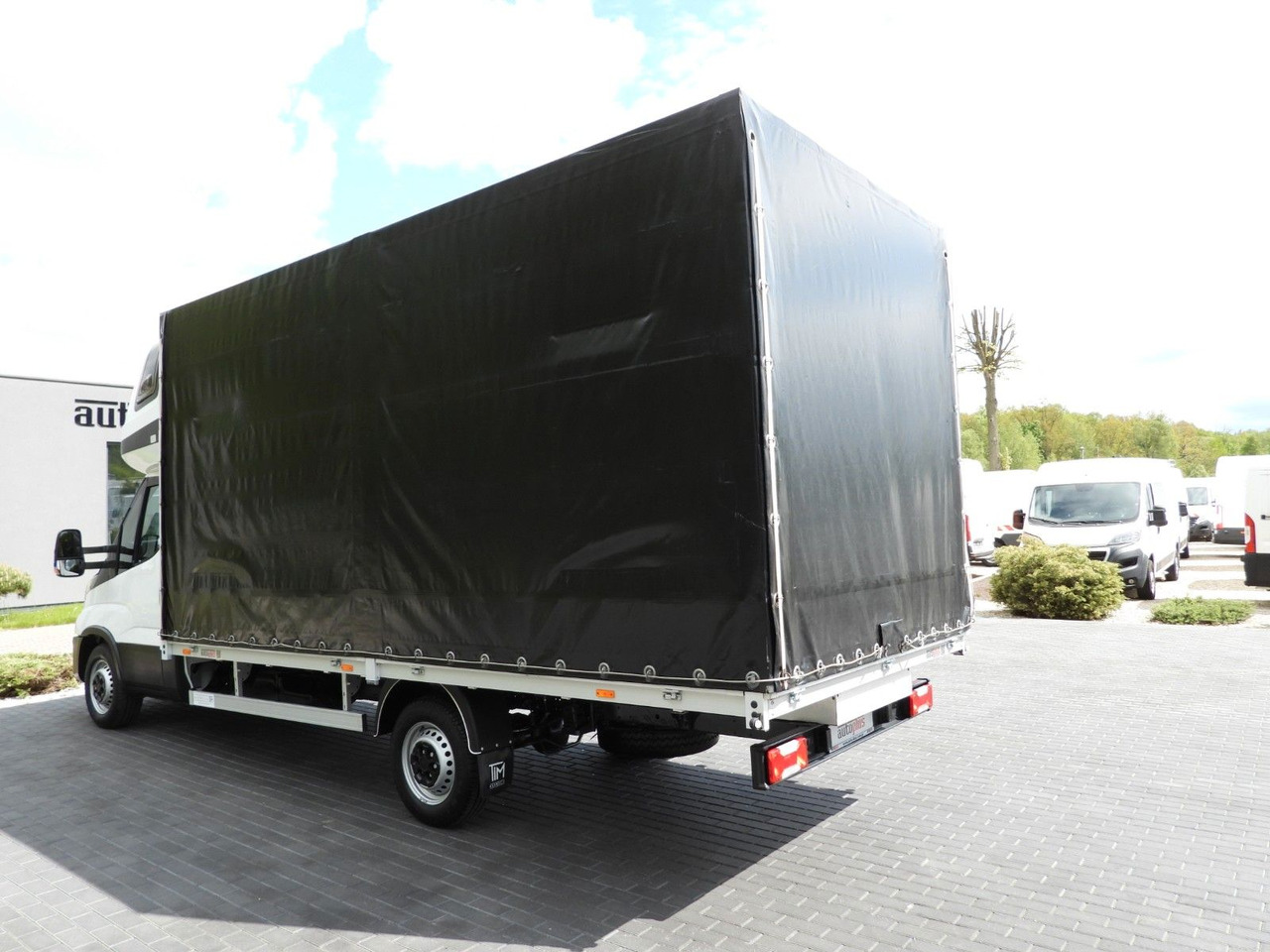 כלי רכב מסחרי עם וילונות צד Iveco DAILY  35S18 PRITSCHE PLANE 10 PALETTEN WEBASTO: תמונה 10