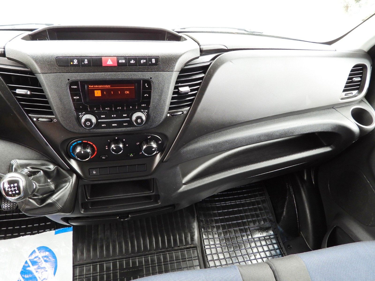 כלי רכב מסחרי עם וילונות צד Iveco DAILY  35S18 PRITSCHE PLANE 10 PALETTEN WEBASTO: תמונה 26