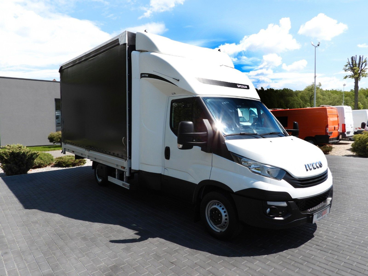 Iveco DAILY 35S18 PRITSCHE PLANE 10 PALETTEN WEBASTO - כלי רכב מסחרי עם וילונות צד, כלי רכב מסחרי קומבי: תמונה 4 Iveco DAILY 35S18 PRITSCHE PLANE 10 PALETTEN WEBASTO - כלי רכב מסחרי עם וילונות צד, כלי רכב מסחרי קומבי: תמונה 4