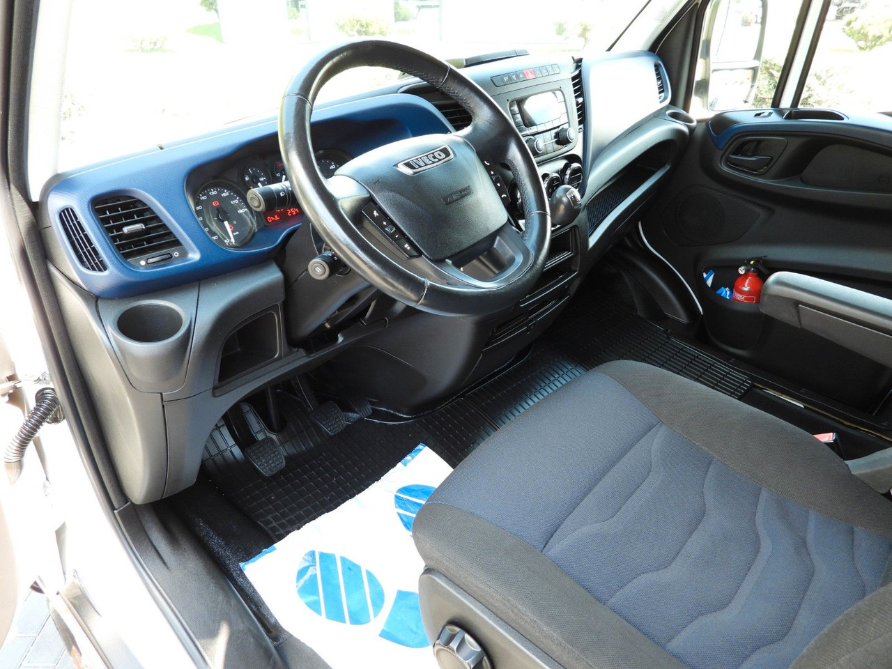 Iveco DAILY 35S18 PRITSCHE PLANE 10 PALETTEN WEBASTO - כלי רכב מסחרי עם וילונות צד, כלי רכב מסחרי קומבי: תמונה 2 Iveco DAILY 35S18 PRITSCHE PLANE 10 PALETTEN WEBASTO - כלי רכב מסחרי עם וילונות צד, כלי רכב מסחרי קומבי: תמונה 2