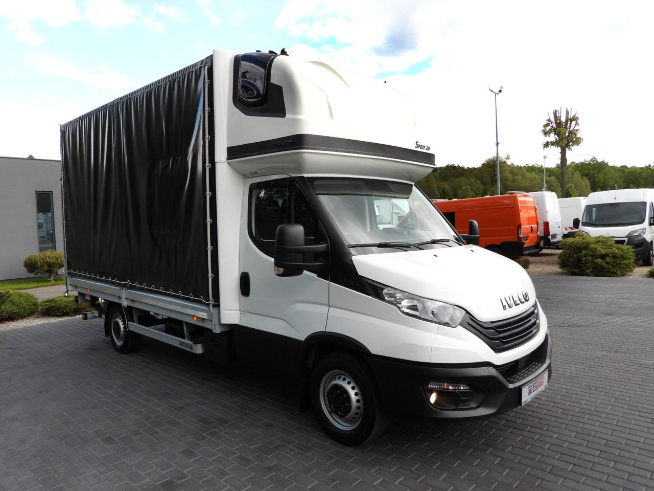 Iveco DAILY 35S18 PRITSCHE PLANE AUFZUG 8 PALETTEN - כלי רכב מסחרי עם וילונות צד: תמונה 4 Iveco DAILY 35S18 PRITSCHE PLANE AUFZUG 8 PALETTEN - כלי רכב מסחרי עם וילונות צד: תמונה 4