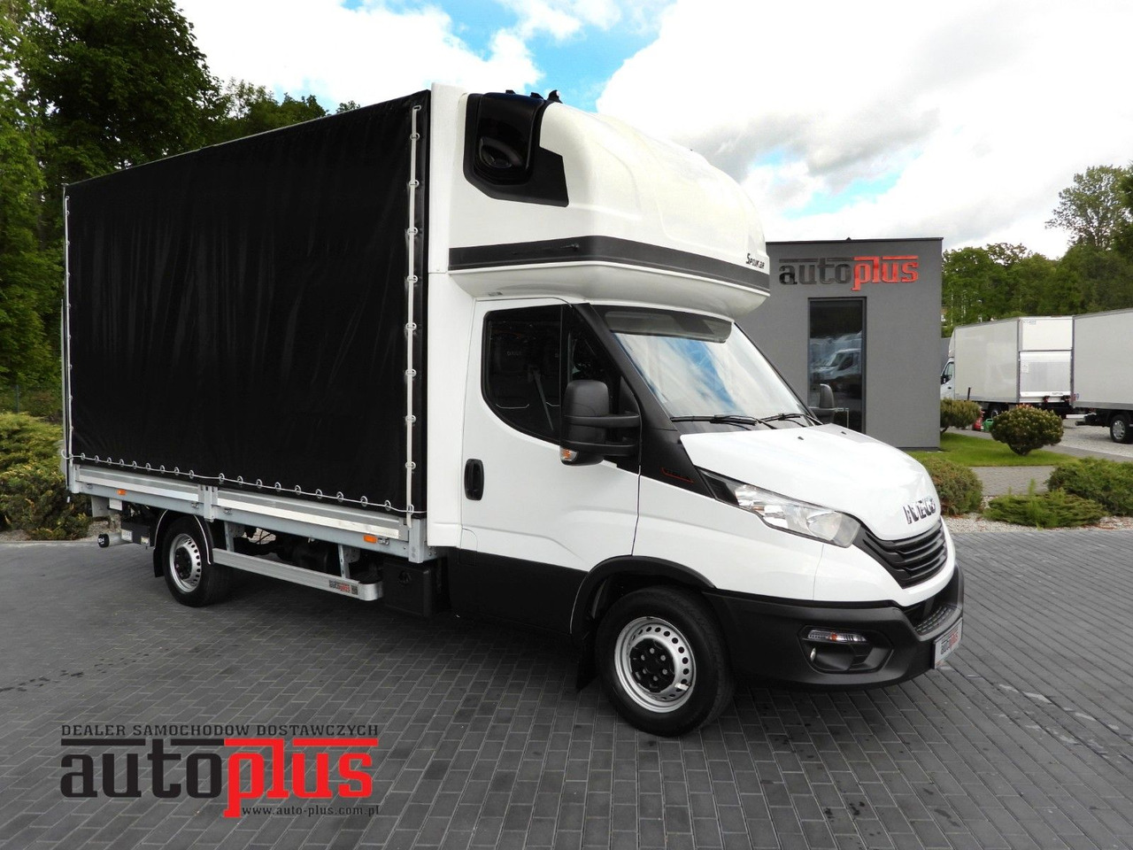 Iveco DAILY 35S18 PRITSCHE PLANE AUFZUG 8 PALETTEN - כלי רכב מסחרי עם וילונות צד: תמונה 1 Iveco DAILY 35S18 PRITSCHE PLANE AUFZUG 8 PALETTEN - כלי רכב מסחרי עם וילונות צד: תמונה 1