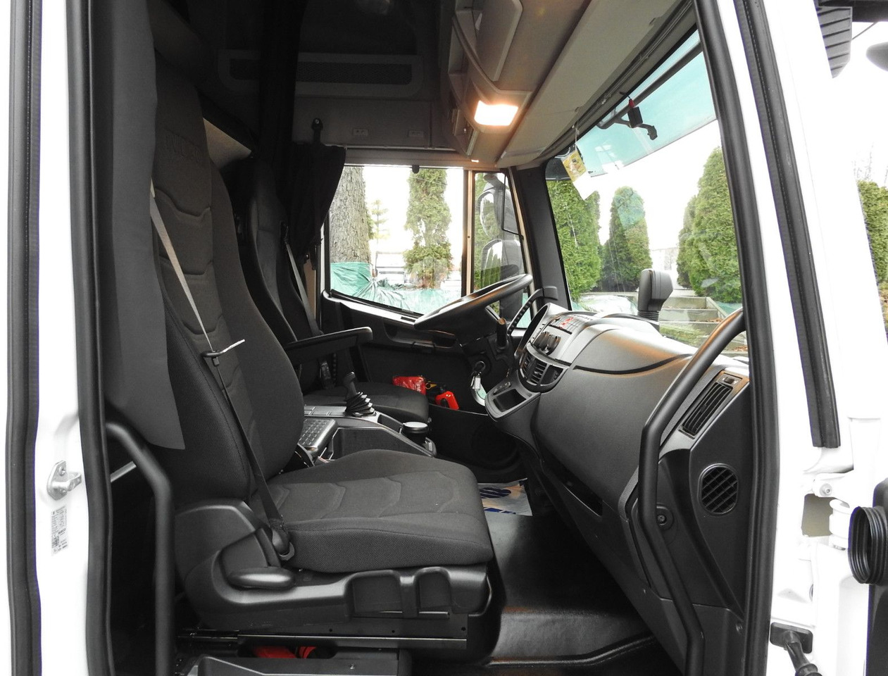 משאית וילונות צד Iveco EUROCARGO 120-250 PRITSCHE PLANE 18 PALETTEN A/C: תמונה 27
