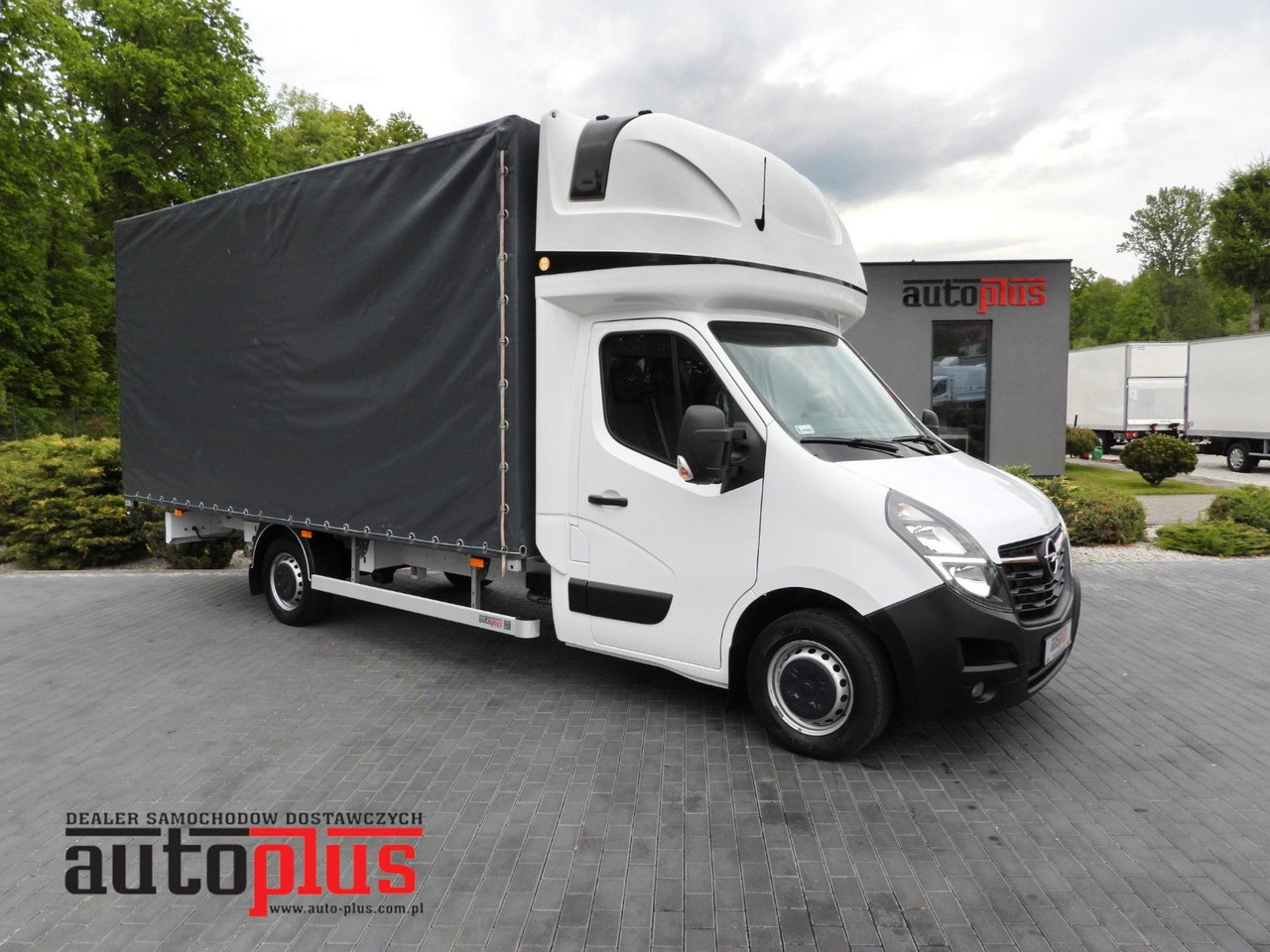 Iveco MOVANO PRITSCHE PLANE 10 PALETTEN TEMPOMAT NAVI - כלי רכב מסחרי עם וילונות צד: תמונה 1 Iveco MOVANO PRITSCHE PLANE 10 PALETTEN TEMPOMAT NAVI - כלי רכב מסחרי עם וילונות צד: תמונה 1