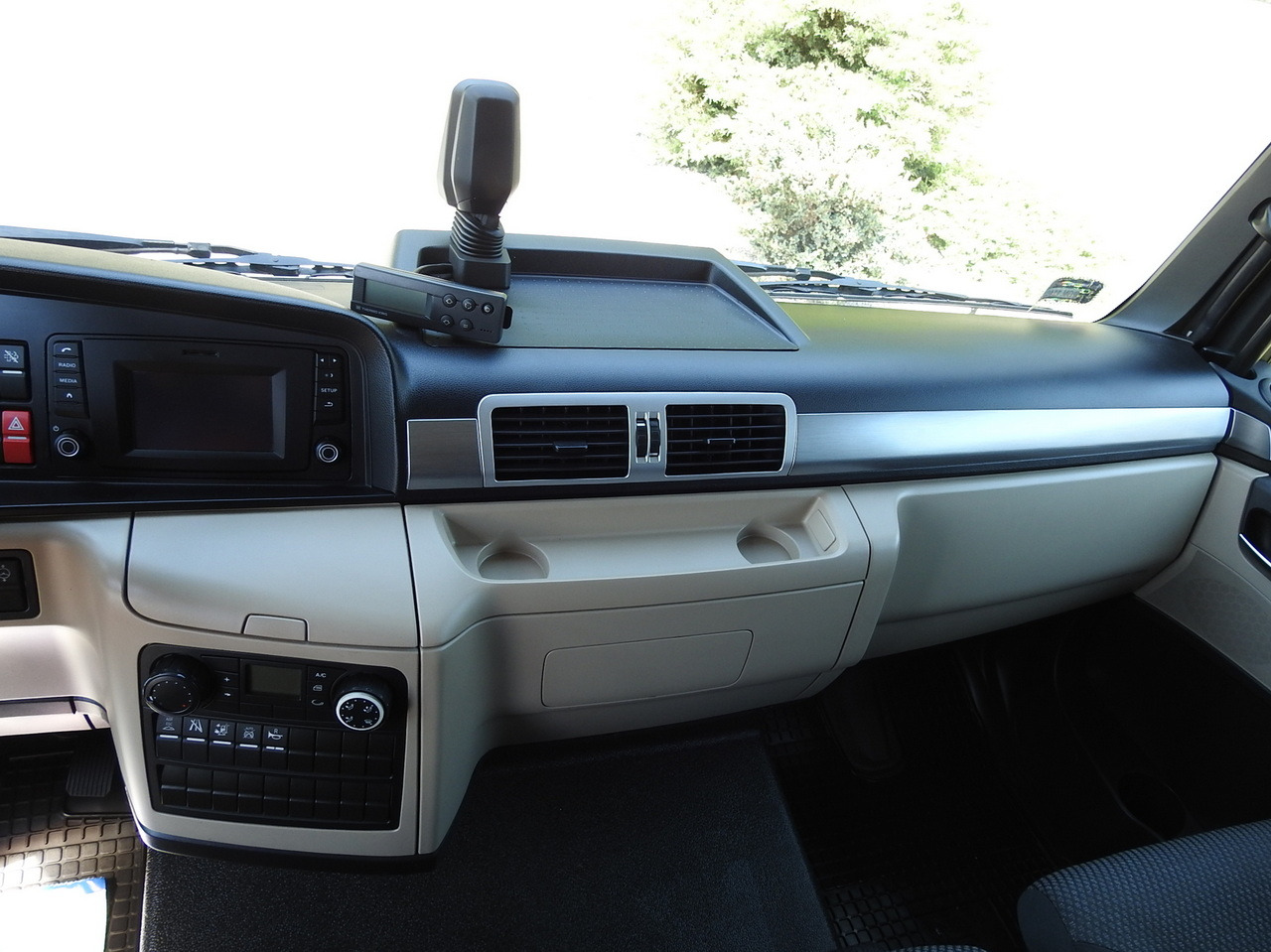 משאית קירור MAN TGL 10.180 REGRIGERATOR BOX -20*C 11 PALLETS POWER SUPPLY 230V AIR CONDITIONING PNEUMATICS TWIN WHEELS 180HP: תמונה 39 משאית קירור MAN TGL 10.180 REGRIGERATOR BOX -20*C 11 PALLETS POWER SUPPLY 230V AIR CONDITIONING PNEUMATICS TWIN WHEELS 180HP: תמונה 39