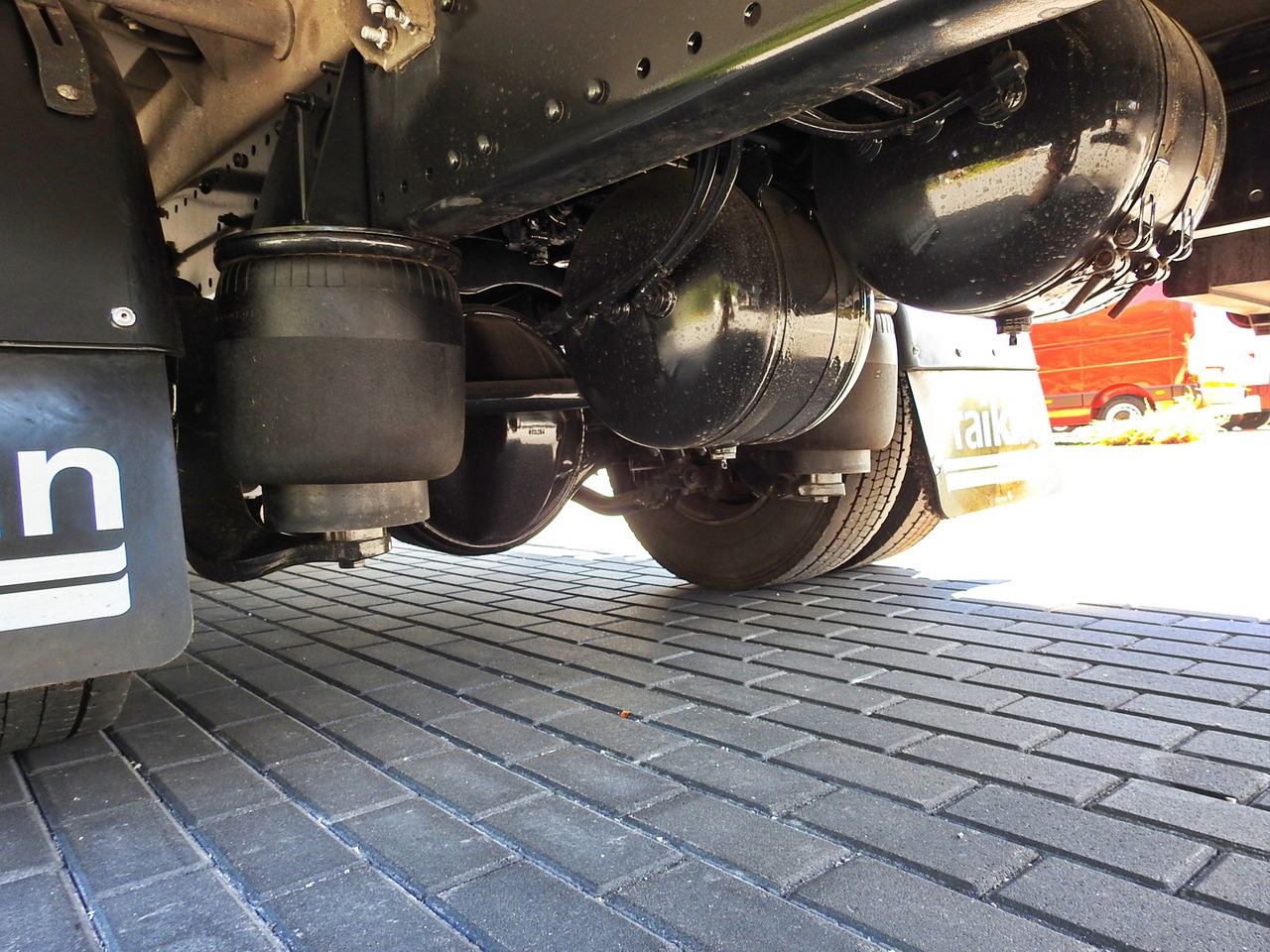 משאית קירור MAN TGL 10.180 REGRIGERATOR BOX -20*C 11 PALLETS POWER SUPPLY 230V AIR CONDITIONING PNEUMATICS TWIN WHEELS 180HP: תמונה 23 משאית קירור MAN TGL 10.180 REGRIGERATOR BOX -20*C 11 PALLETS POWER SUPPLY 230V AIR CONDITIONING PNEUMATICS TWIN WHEELS 180HP: תמונה 23