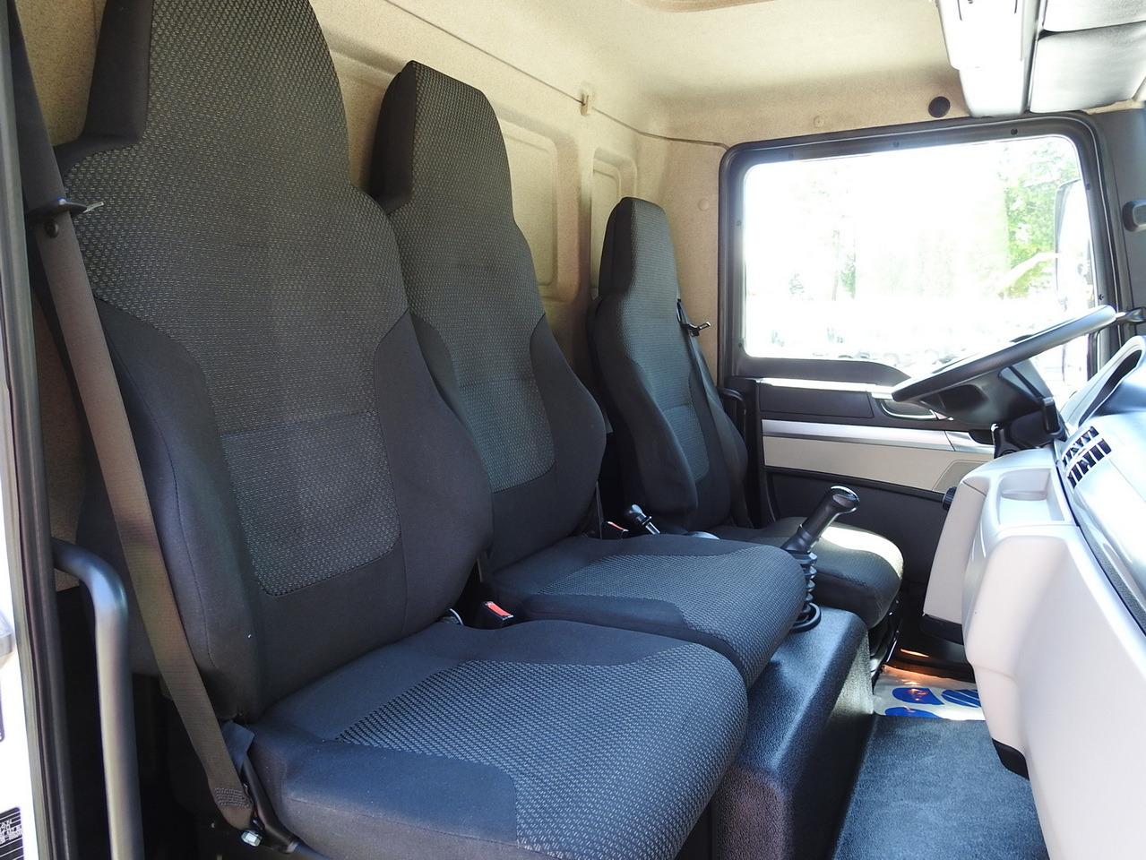 משאית קירור MAN TGL 10.180 REGRIGERATOR BOX -20*C 11 PALLETS POWER SUPPLY 230V AIR CONDITIONING PNEUMATICS TWIN WHEELS 180HP: תמונה 44 משאית קירור MAN TGL 10.180 REGRIGERATOR BOX -20*C 11 PALLETS POWER SUPPLY 230V AIR CONDITIONING PNEUMATICS TWIN WHEELS 180HP: תמונה 44