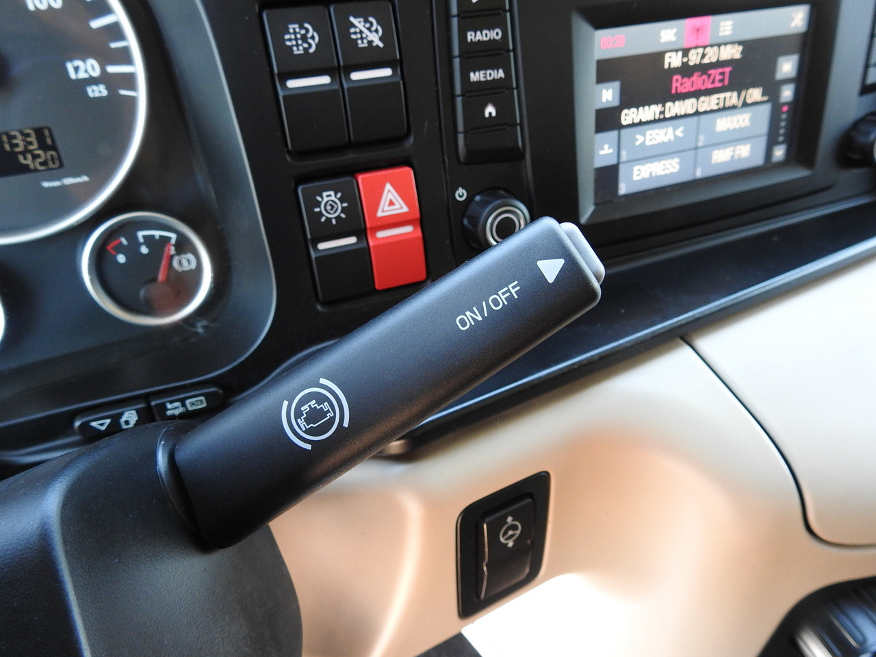 משאית קירור MAN TGL 10.180 REGRIGERATOR BOX -20*C 11 PALLETS POWER SUPPLY 230V AIR CONDITIONING PNEUMATICS TWIN WHEELS 180HP: תמונה 38 משאית קירור MAN TGL 10.180 REGRIGERATOR BOX -20*C 11 PALLETS POWER SUPPLY 230V AIR CONDITIONING PNEUMATICS TWIN WHEELS 180HP: תמונה 38