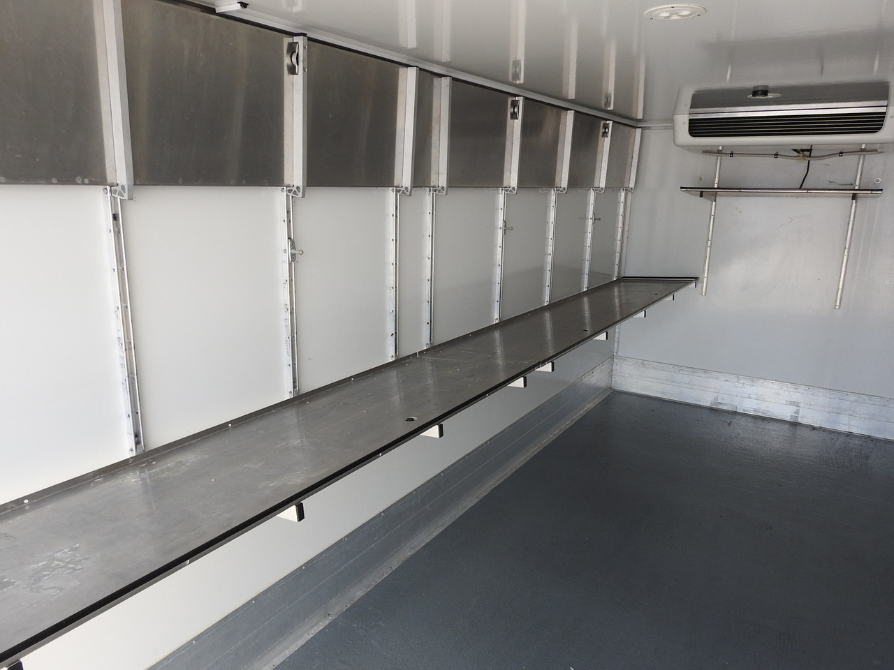 משאית קירור MAN TGL 10.180 REGRIGERATOR BOX -20*C 11 PALLETS POWER SUPPLY 230V AIR CONDITIONING PNEUMATICS TWIN WHEELS 180HP: תמונה 26 משאית קירור MAN TGL 10.180 REGRIGERATOR BOX -20*C 11 PALLETS POWER SUPPLY 230V AIR CONDITIONING PNEUMATICS TWIN WHEELS 180HP: תמונה 26