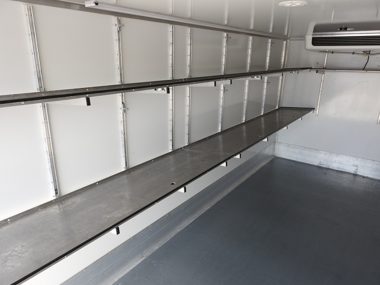 משאית קירור MAN TGL 10.180 REGRIGERATOR BOX -20*C 11 PALLETS POWER SUPPLY 230V AIR CONDITIONING PNEUMATICS TWIN WHEELS 180HP: תמונה 27 משאית קירור MAN TGL 10.180 REGRIGERATOR BOX -20*C 11 PALLETS POWER SUPPLY 230V AIR CONDITIONING PNEUMATICS TWIN WHEELS 180HP: תמונה 27