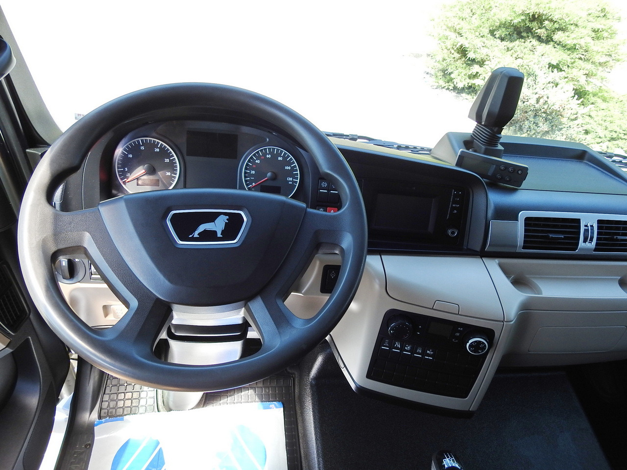 משאית קירור MAN TGL 10.180 REGRIGERATOR BOX -20*C 11 PALLETS POWER SUPPLY 230V AIR CONDITIONING PNEUMATICS TWIN WHEELS 180HP: תמונה 37 משאית קירור MAN TGL 10.180 REGRIGERATOR BOX -20*C 11 PALLETS POWER SUPPLY 230V AIR CONDITIONING PNEUMATICS TWIN WHEELS 180HP: תמונה 37