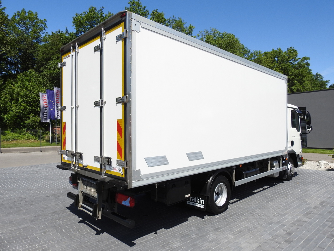 משאית קירור MAN TGL 10.180 REGRIGERATOR BOX -20*C 11 PALLETS POWER SUPPLY 230V AIR CONDITIONING PNEUMATICS TWIN WHEELS 180HP: תמונה 14 משאית קירור MAN TGL 10.180 REGRIGERATOR BOX -20*C 11 PALLETS POWER SUPPLY 230V AIR CONDITIONING PNEUMATICS TWIN WHEELS 180HP: תמונה 14