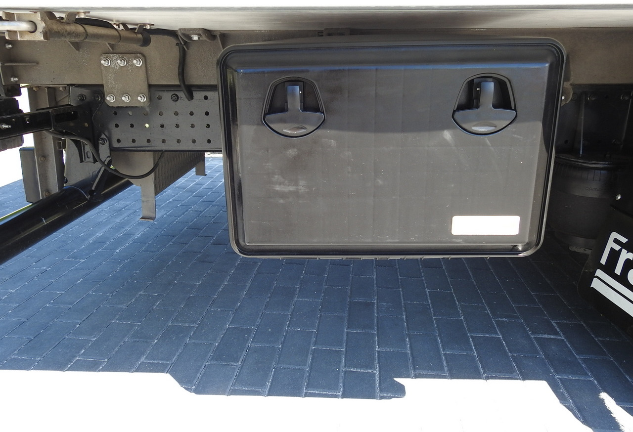 משאית קירור MAN TGL 10.180 REGRIGERATOR BOX -20*C 11 PALLETS POWER SUPPLY 230V AIR CONDITIONING PNEUMATICS TWIN WHEELS 180HP: תמונה 28 משאית קירור MAN TGL 10.180 REGRIGERATOR BOX -20*C 11 PALLETS POWER SUPPLY 230V AIR CONDITIONING PNEUMATICS TWIN WHEELS 180HP: תמונה 28