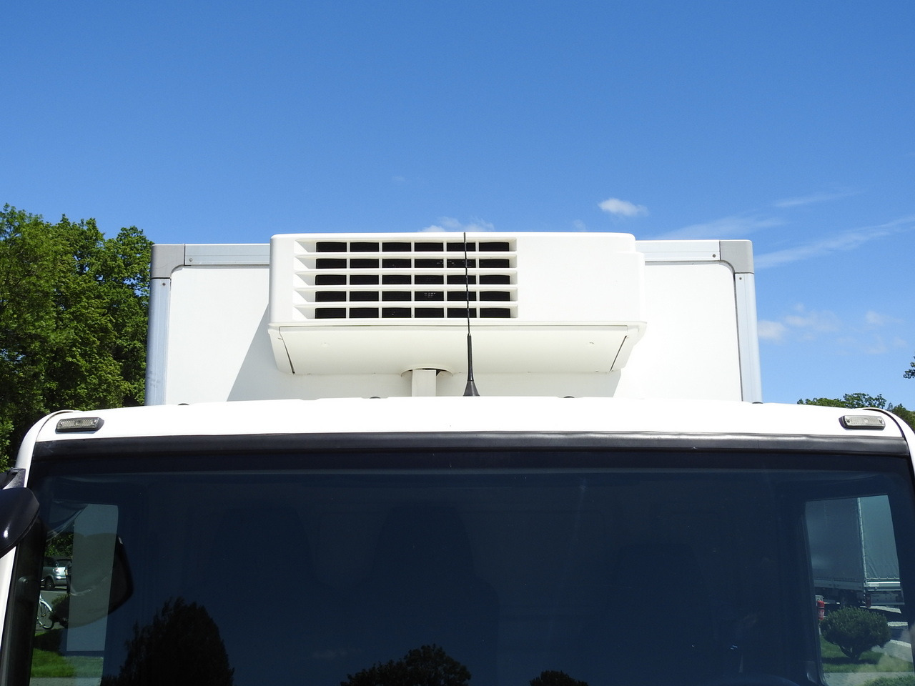 משאית קירור MAN TGL 10.180 REGRIGERATOR BOX -20*C 11 PALLETS POWER SUPPLY 230V AIR CONDITIONING PNEUMATICS TWIN WHEELS 180HP: תמונה 16 משאית קירור MAN TGL 10.180 REGRIGERATOR BOX -20*C 11 PALLETS POWER SUPPLY 230V AIR CONDITIONING PNEUMATICS TWIN WHEELS 180HP: תמונה 16