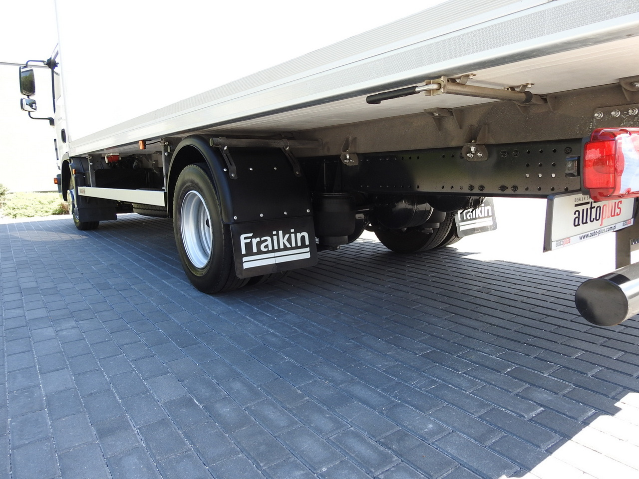 משאית קירור MAN TGL 10.180 REGRIGERATOR BOX -20*C 11 PALLETS POWER SUPPLY 230V AIR CONDITIONING PNEUMATICS TWIN WHEELS 180HP: תמונה 17 משאית קירור MAN TGL 10.180 REGRIGERATOR BOX -20*C 11 PALLETS POWER SUPPLY 230V AIR CONDITIONING PNEUMATICS TWIN WHEELS 180HP: תמונה 17