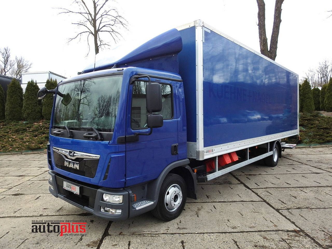 MAN TGL 12.220 BOX LIFT 18 PALLETS CRUISE CONTROLAIR CONDITIONING PNEUMATICS AUTOMATIC TWIN WHEELS 220HP - משאית תיבה: תמונה 1 MAN TGL 12.220 BOX LIFT 18 PALLETS CRUISE CONTROLAIR CONDITIONING PNEUMATICS AUTOMATIC TWIN WHEELS 220HP - משאית תיבה: תמונה 1