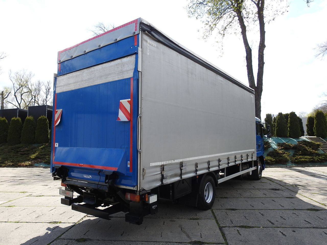 MAN TGM 15.290 TARPAULIN LIFT 18 PALLETS CRUISE CONTROL TWIN WHEELS AIR CONDITIONING 290HP - משאית וילונות צד: תמונה 3 MAN TGM 15.290 TARPAULIN LIFT 18 PALLETS CRUISE CONTROL TWIN WHEELS AIR CONDITIONING 290HP - משאית וילונות צד: תמונה 3