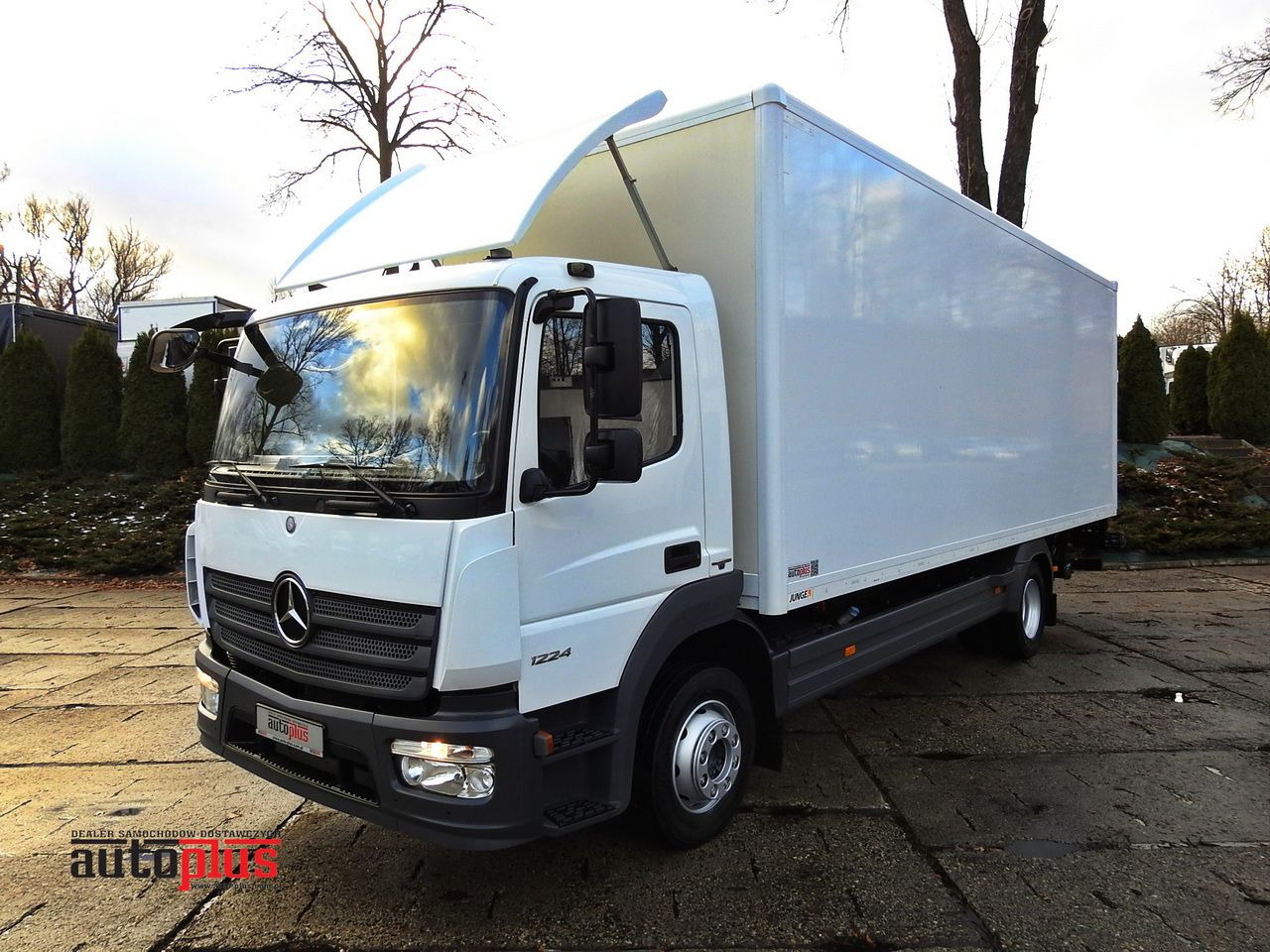MERCEDES ATEGO 12.24 BOX LIFT 18 PALLETS CRUISE CONTROL AUTOMATIC TRANSMISSION  TWIN WHEELS AIR CONDITIONING  240HP - כלי רכב מסחרי עם תיבה: תמונה 1 MERCEDES ATEGO 12.24 BOX LIFT 18 PALLETS CRUISE CONTROL AUTOMATIC TRANSMISSION  TWIN WHEELS AIR CONDITIONING  240HP - כלי רכב מסחרי עם תיבה: תמונה 1