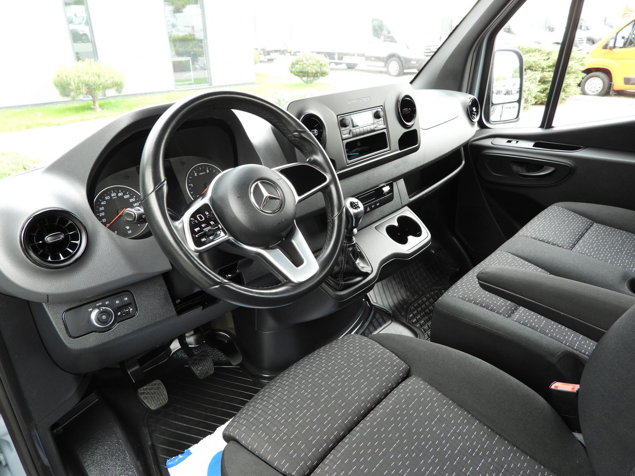 MERCEDES SPRINTER 315 STAKE BODY 8 PALLETS CRUISE CONTROL AIR CONDITIONING 150HP - כלי רכב מסחרי במיטה שטוחה: תמונה 2 MERCEDES SPRINTER 315 STAKE BODY 8 PALLETS CRUISE CONTROL AIR CONDITIONING 150HP - כלי רכב מסחרי במיטה שטוחה: תמונה 2