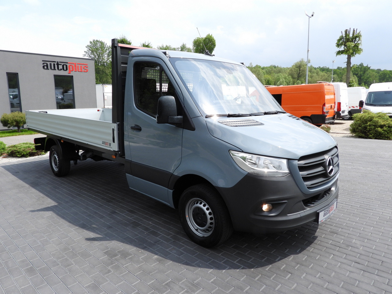MERCEDES SPRINTER 315 STAKE BODY 8 PALLETS CRUISE CONTROL AIR CONDITIONING 150HP - כלי רכב מסחרי במיטה שטוחה: תמונה 4 MERCEDES SPRINTER 315 STAKE BODY 8 PALLETS CRUISE CONTROL AIR CONDITIONING 150HP - כלי רכב מסחרי במיטה שטוחה: תמונה 4