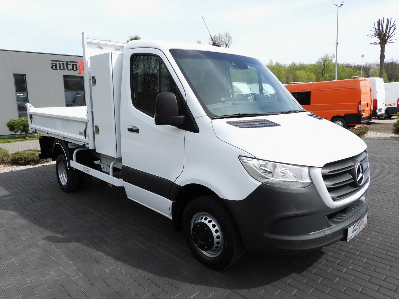 MERCEDES SPRINTER 516 TIPPER CRUISE CONTROL TWIN WHEELS AIR CONDITIONING 160HP - כלי רכב מסחרי מזהיר: תמונה 4 MERCEDES SPRINTER 516 TIPPER CRUISE CONTROL TWIN WHEELS AIR CONDITIONING 160HP - כלי רכב מסחרי מזהיר: תמונה 4