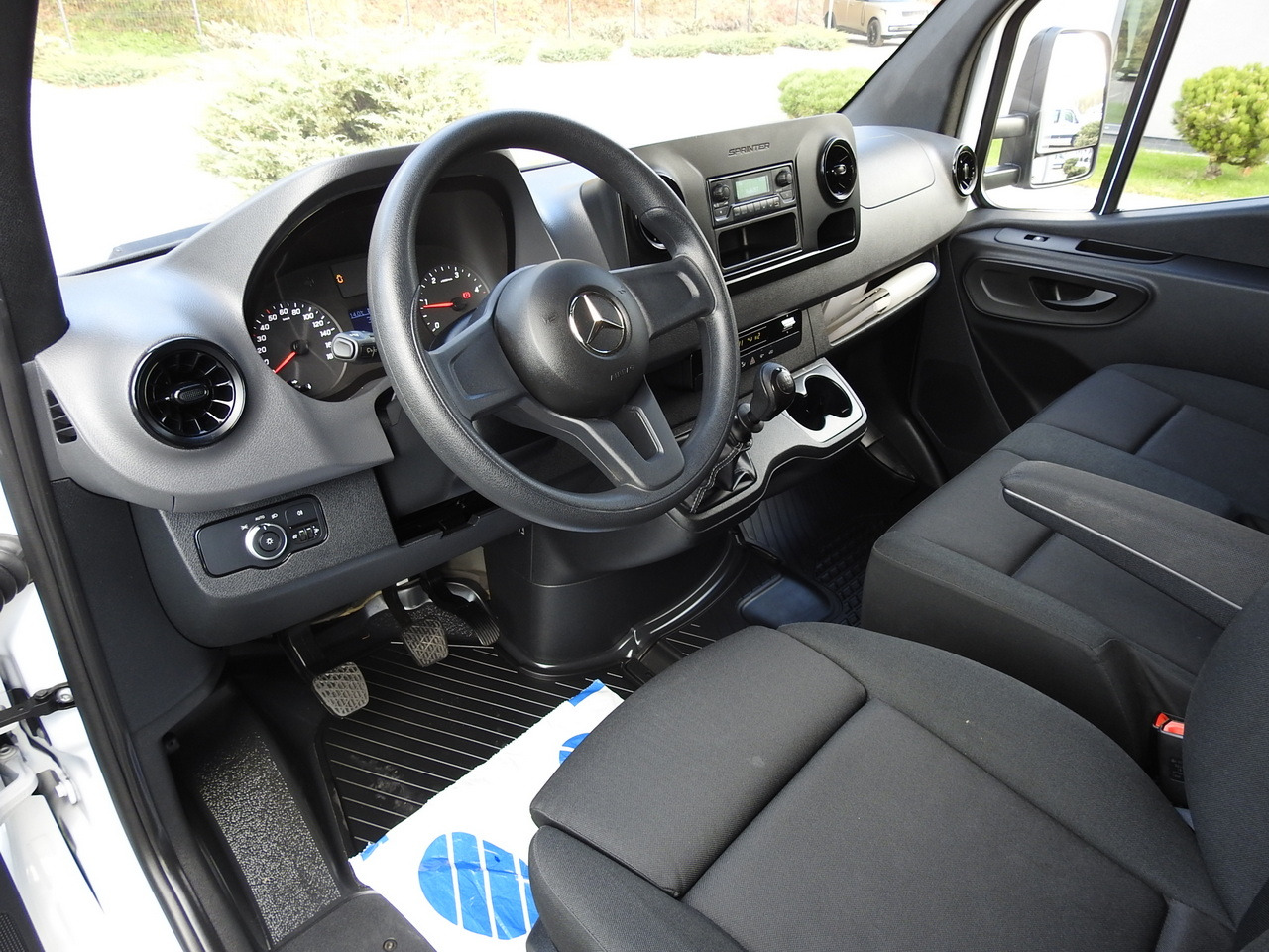 MERCEDES SPRINTER BOX LIFT 8 PALLETS AIR CONDITIONING  150HP - כלי רכב מסחרי עם תיבה: תמונה 2 MERCEDES SPRINTER BOX LIFT 8 PALLETS AIR CONDITIONING  150HP - כלי רכב מסחרי עם תיבה: תמונה 2