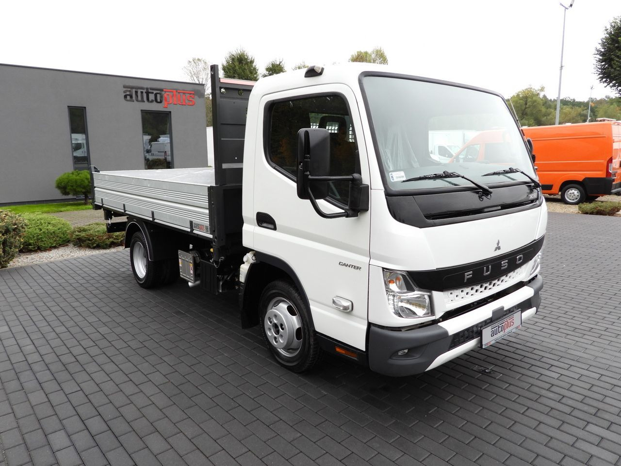 MITSUBISHI CANTER FUSO 3C15 THREE-WAY TIPPER 3 SEATS LED LIGHTS TWIN WHEELS 150HP - כלי רכב מסחרי מזהיר: תמונה 4 MITSUBISHI CANTER FUSO 3C15 THREE-WAY TIPPER 3 SEATS LED LIGHTS TWIN WHEELS 150HP - כלי רכב מסחרי מזהיר: תמונה 4