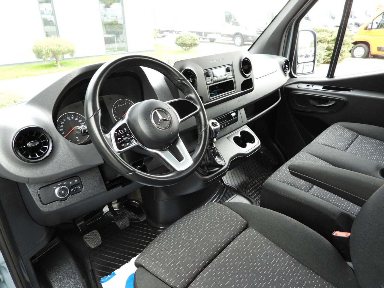 Mercedes-Benz SPRINTER 315 PRITSCHE 8 PALETTEN TEMPOMAT - כלי רכב מסחרי במיטה שטוחה: תמונה 2 Mercedes-Benz SPRINTER 315 PRITSCHE 8 PALETTEN TEMPOMAT - כלי רכב מסחרי במיטה שטוחה: תמונה 2