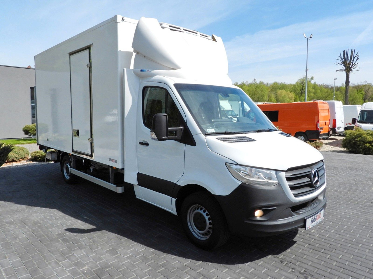 Mercedes-Benz SPRINTER 316 KÜHLKOFFER 0*C AUFZUG 8 PALETTEN - כלי רכב מסחרי לקירור: תמונה 4 Mercedes-Benz SPRINTER 316 KÜHLKOFFER 0*C AUFZUG 8 PALETTEN - כלי רכב מסחרי לקירור: תמונה 4