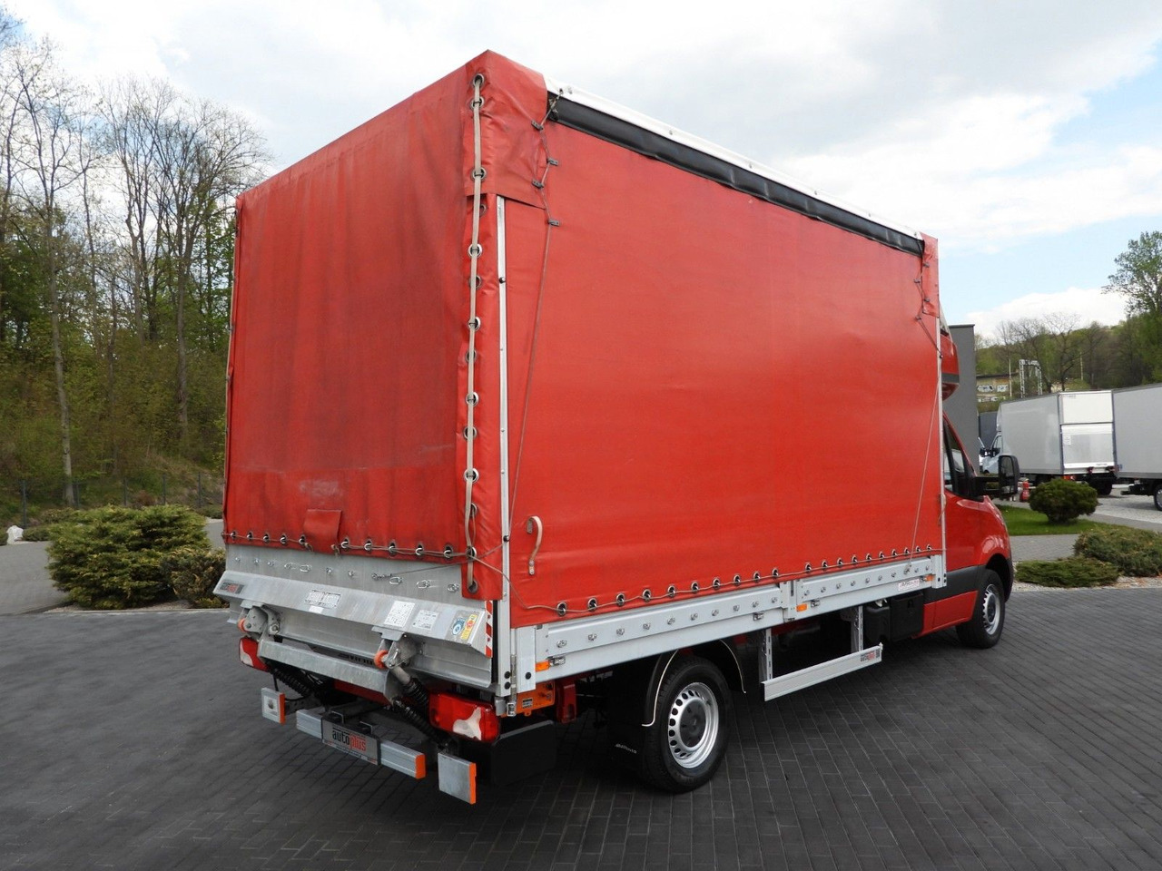 Mercedes-Benz SPRINTER 316 PRITSCHE PLANE AUFZUG 8 EUROPALET - כלי רכב מסחרי עם וילונות צד: תמונה 3 Mercedes-Benz SPRINTER 316 PRITSCHE PLANE AUFZUG 8 EUROPALET - כלי רכב מסחרי עם וילונות צד: תמונה 3