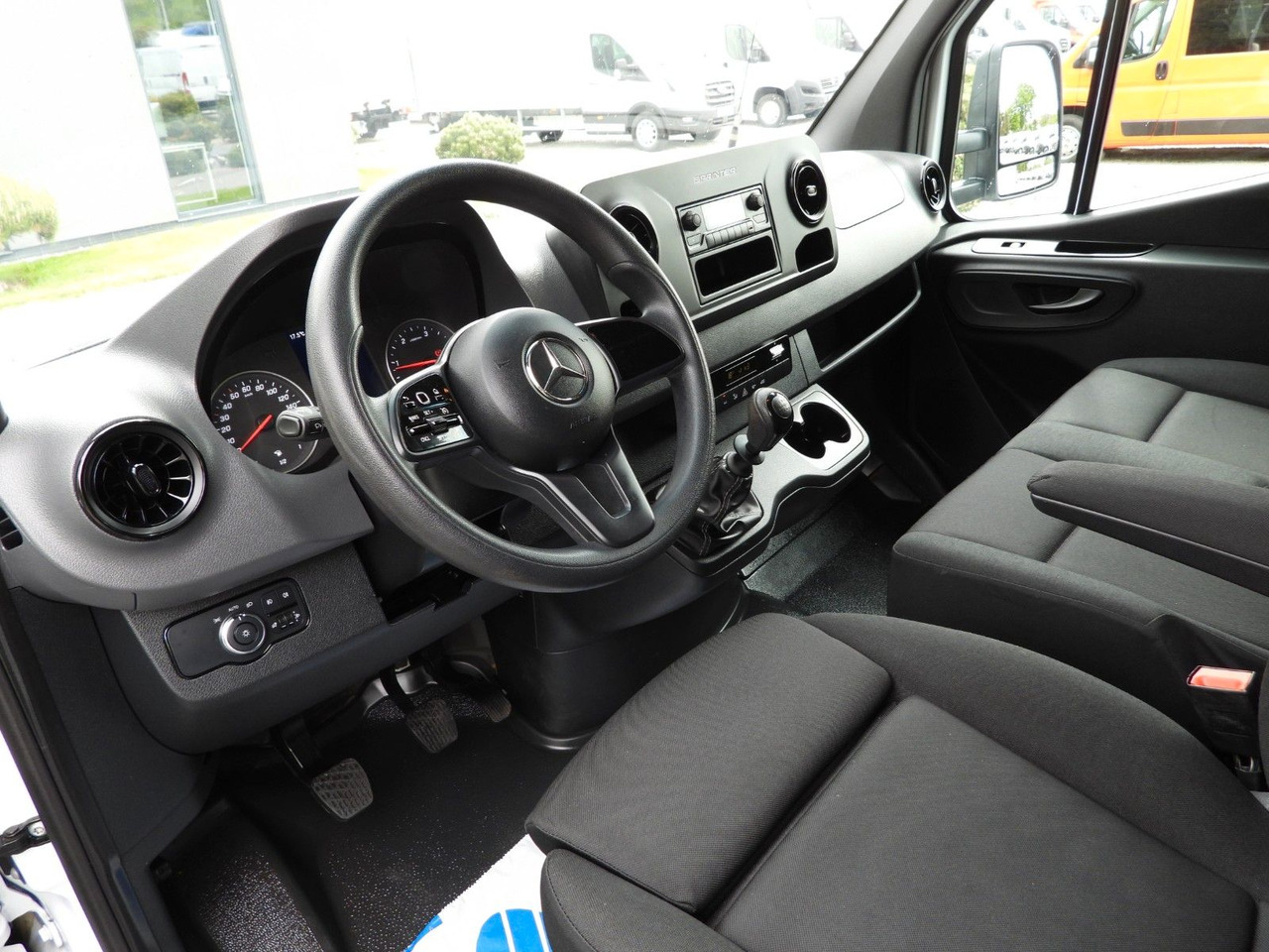 Mercedes-Benz SPRINTER 519 PRITSCHE PLANE 8 PALETTEN WEBASTO - כלי רכב מסחרי עם וילונות צד: תמונה 2 Mercedes-Benz SPRINTER 519 PRITSCHE PLANE 8 PALETTEN WEBASTO - כלי רכב מסחרי עם וילונות צד: תמונה 2