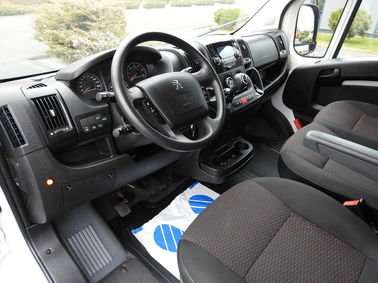 PEUGEOT BOXER BOX LIFT 8 PALLETS CRUISE CONTROL AIR CONDITIONING 140HP - כלי רכב מסחרי עם תיבה: תמונה 2 PEUGEOT BOXER BOX LIFT 8 PALLETS CRUISE CONTROL AIR CONDITIONING 140HP - כלי רכב מסחרי עם תיבה: תמונה 2